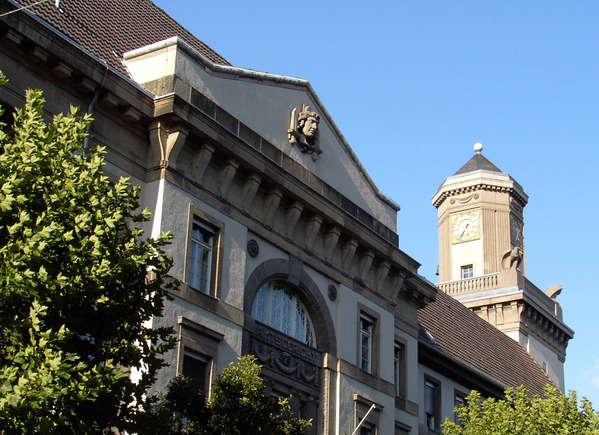 Amtsgericht Krefeld mit Glockturm